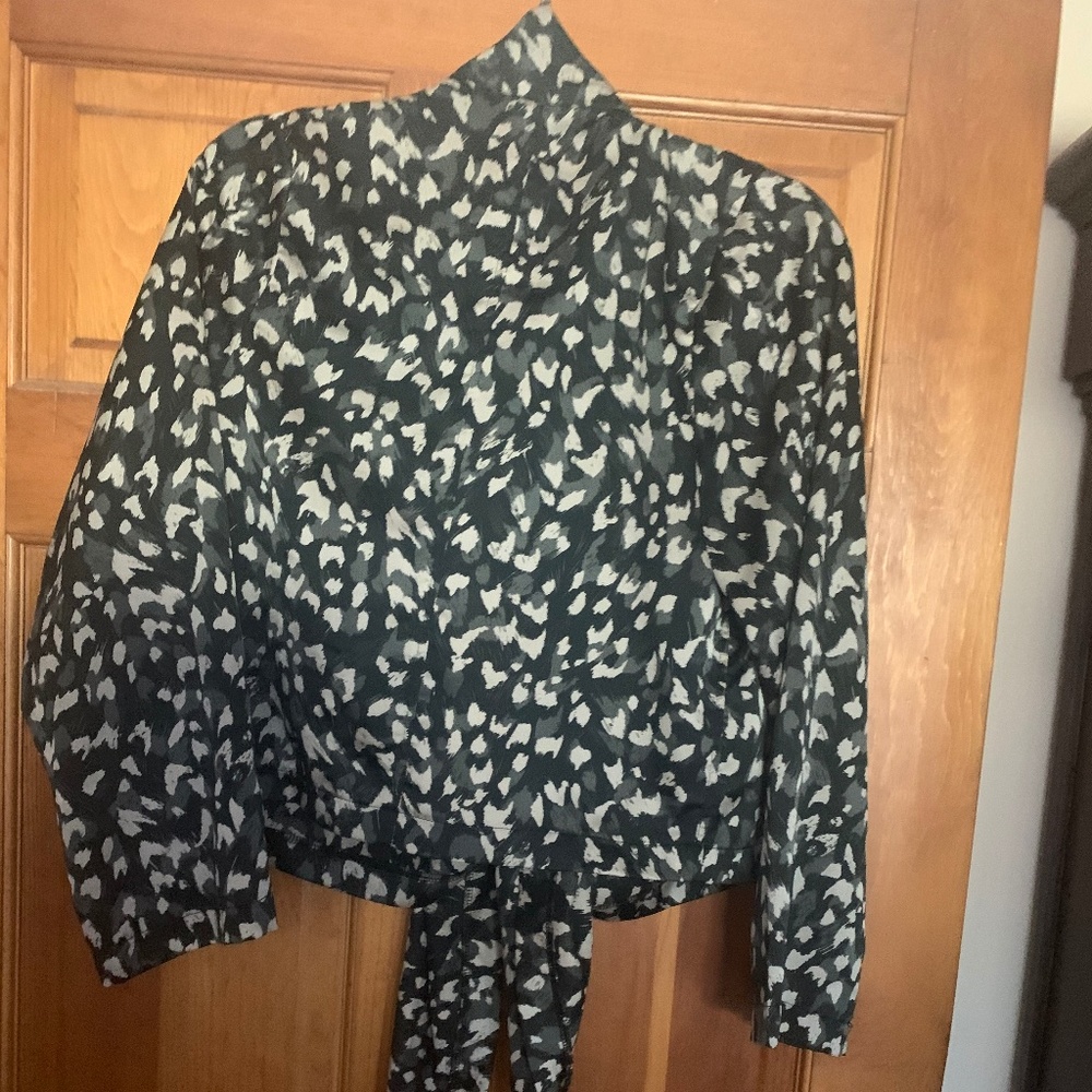 Blouse /tie scarf neck